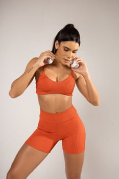 Top fitness laranja com alças finas